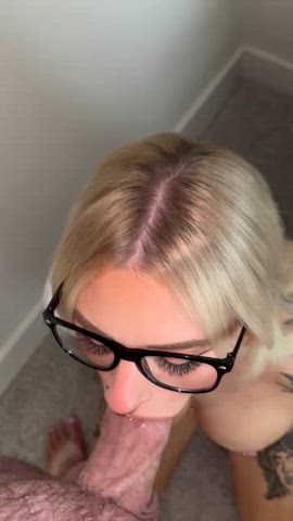 Sucking cock is my favorite activity : video clip