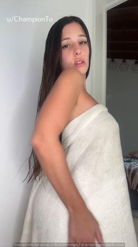 I'm waiting for you in the shower, let's get naughty together : video clip