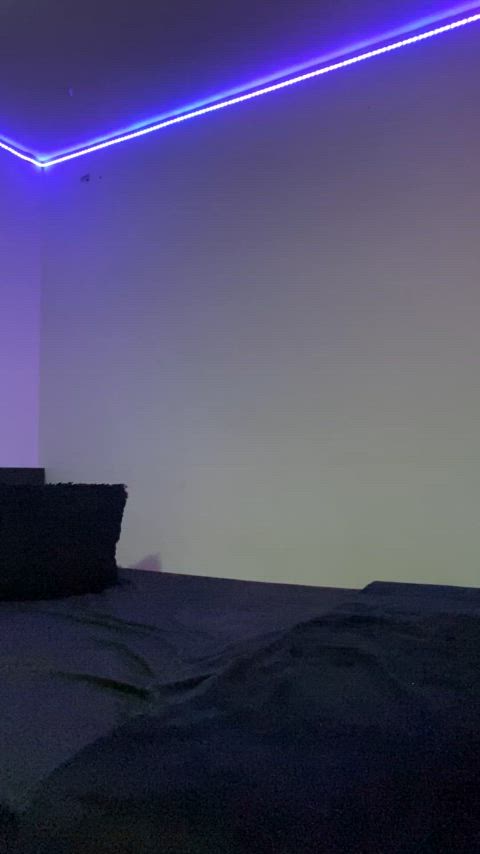 My mom said my ass is too fat for a girl born in 2000, is she right? : video clip