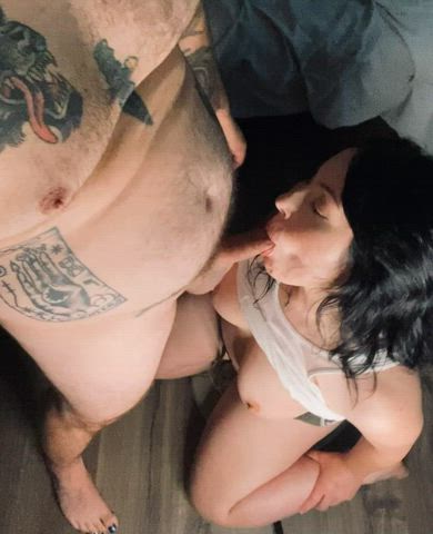 She really love to suck cock : video clip