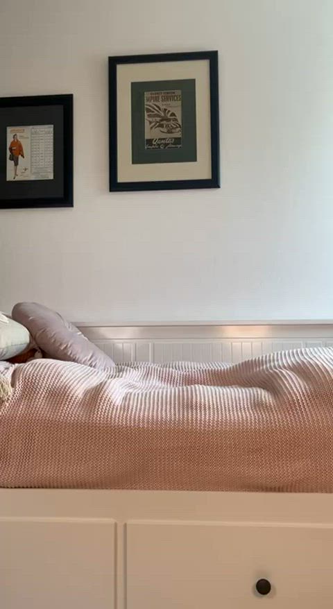 My study buddy is tired, I need a new one! : video clip