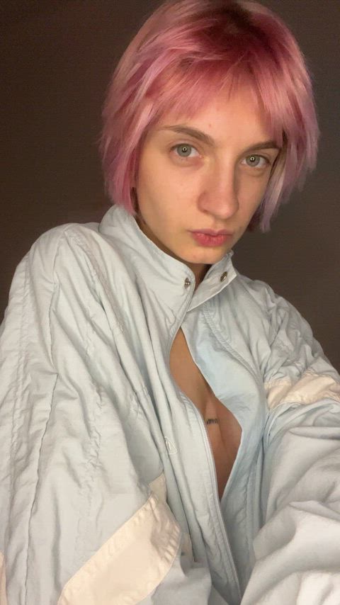 gurls like me are flashing there boobs : video clip