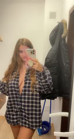 Looking for older men who appreciate natural girls like me : video clip