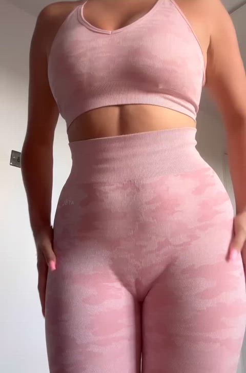 Big titties, slim waist.. : video clip