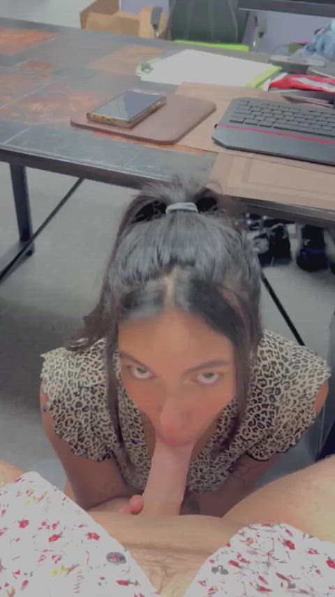 Blowjobs at work hit different : video clip
