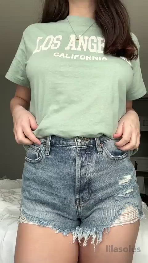 I love the way my natural titties bounce when they drop : video clip