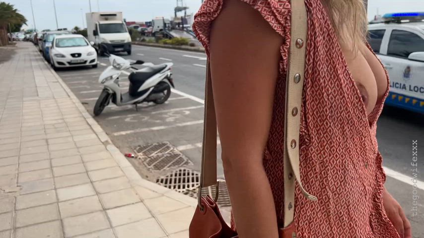 Oooopsi, did I just flash the police? 🚨🚓 : video clip