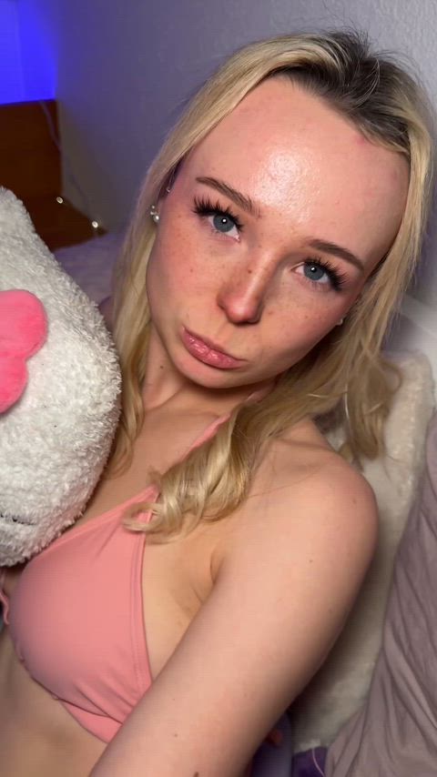 turned 18 a few weeks ago, happy to be legal to shake my cute ass on reddit haha : video clip