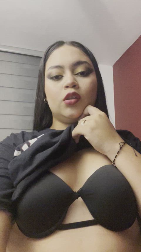 Just wondering if you prefer small boobies over fake boobies : video clip