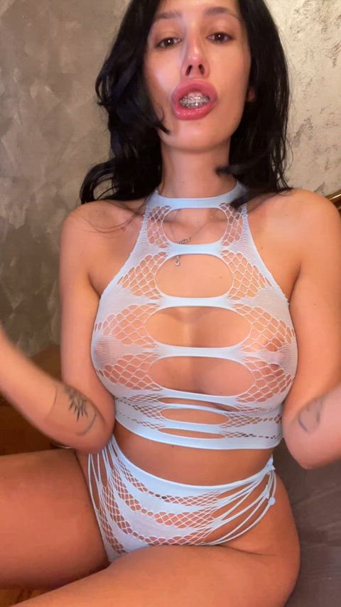 19 and looking for a fun time : video clip