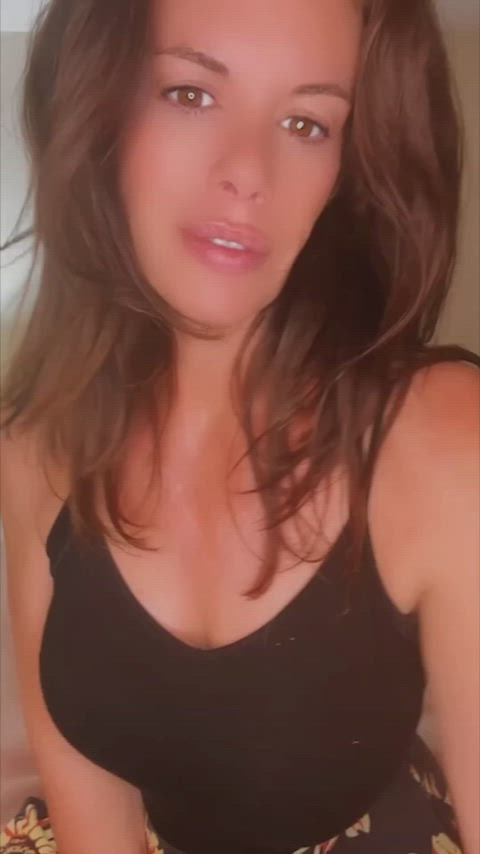 My New Year's resolution is to play with my pussy more.. on camera. : video clip