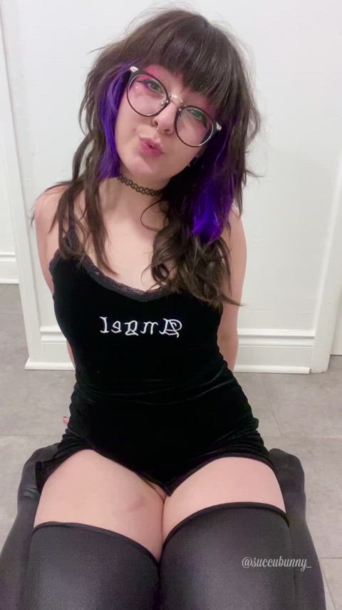 I hate wearing panties so I never do! : video clip