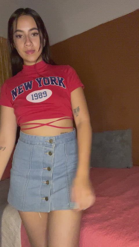 You think it’s appropriate to wear this to school today F18 : video clip