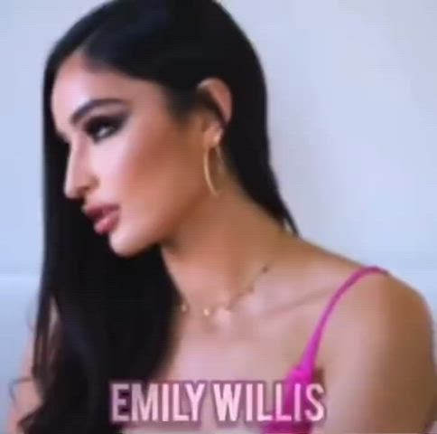 Emily Willis 👀 : video clip