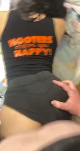 Hooters girls know how to fuck : video clip