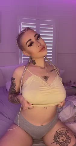 who wants to have fun with my boobs today : video clip