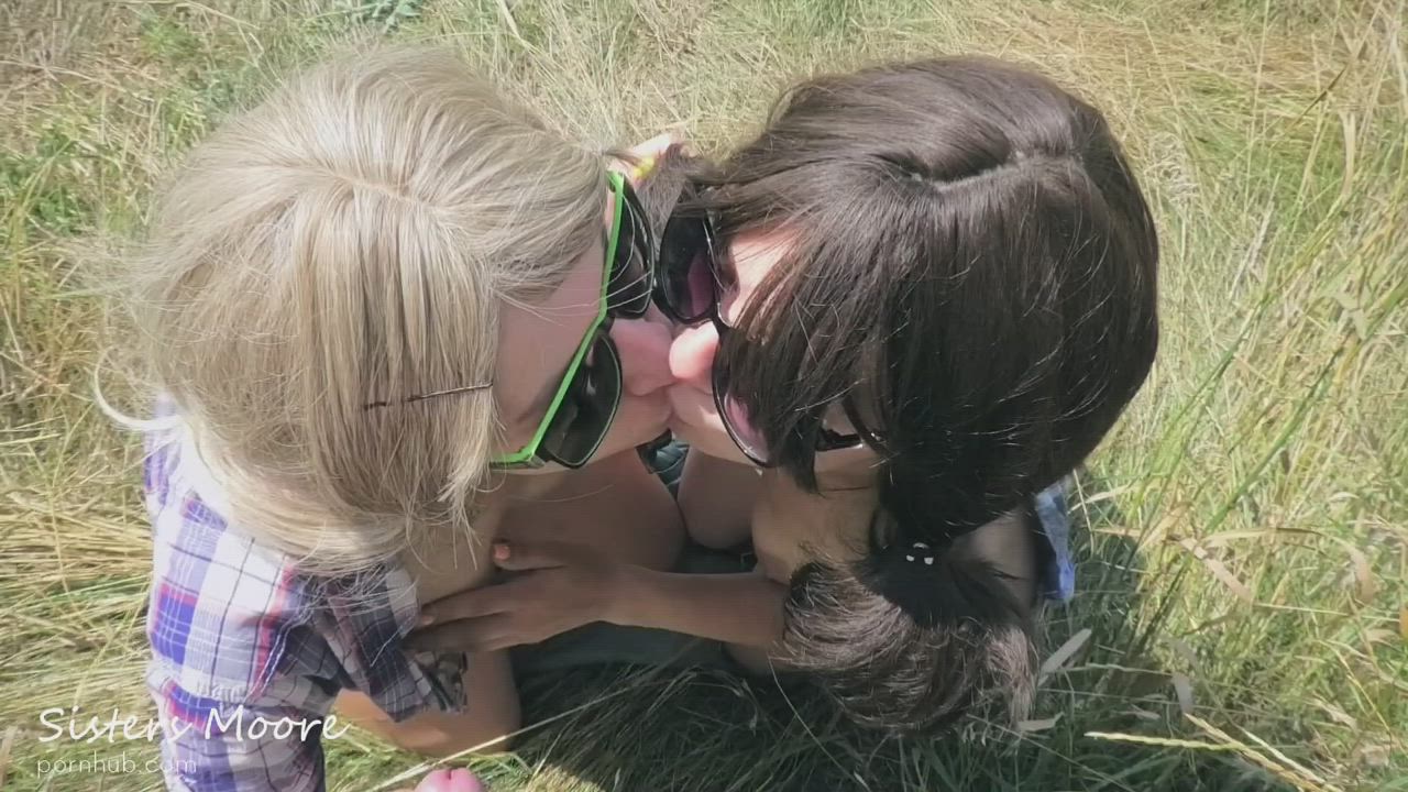 Threesome outdoor, cumshot on tongue (Wife + Stepsis) [F][F][M] : video clip