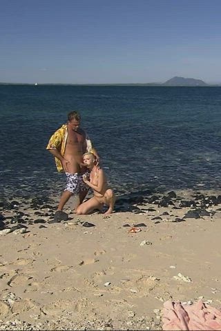 Fun on the Beach : video clip
