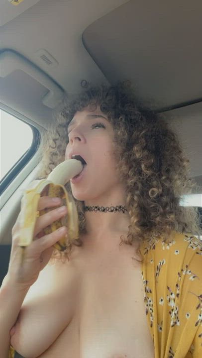 Yeah.. so I don’t know about you, but this is how I banana while driving! [F] MILF : video clip