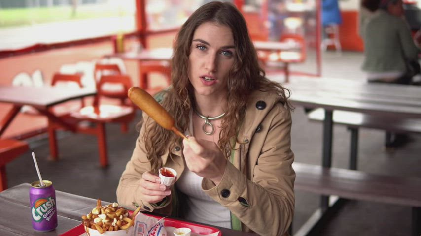 She's a hungry girl : video clip