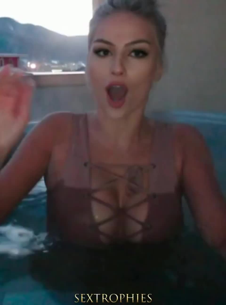 Barbie In A Hot Tub : video clip
