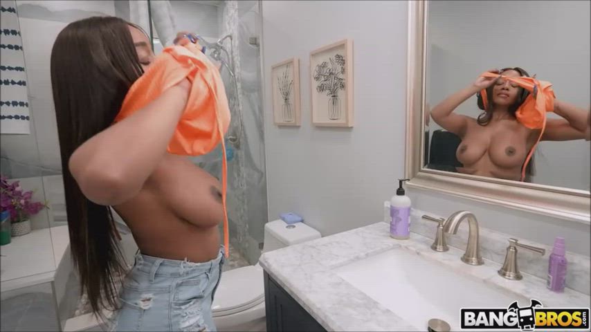 Lily Starfire - Big Titted Stepdaughter : video clip