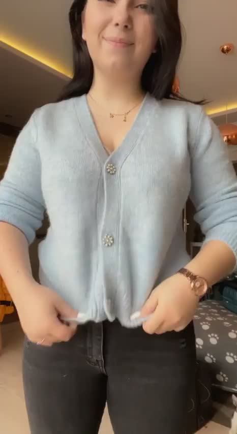Do you like the body that is hiding under my clothes? : video clip