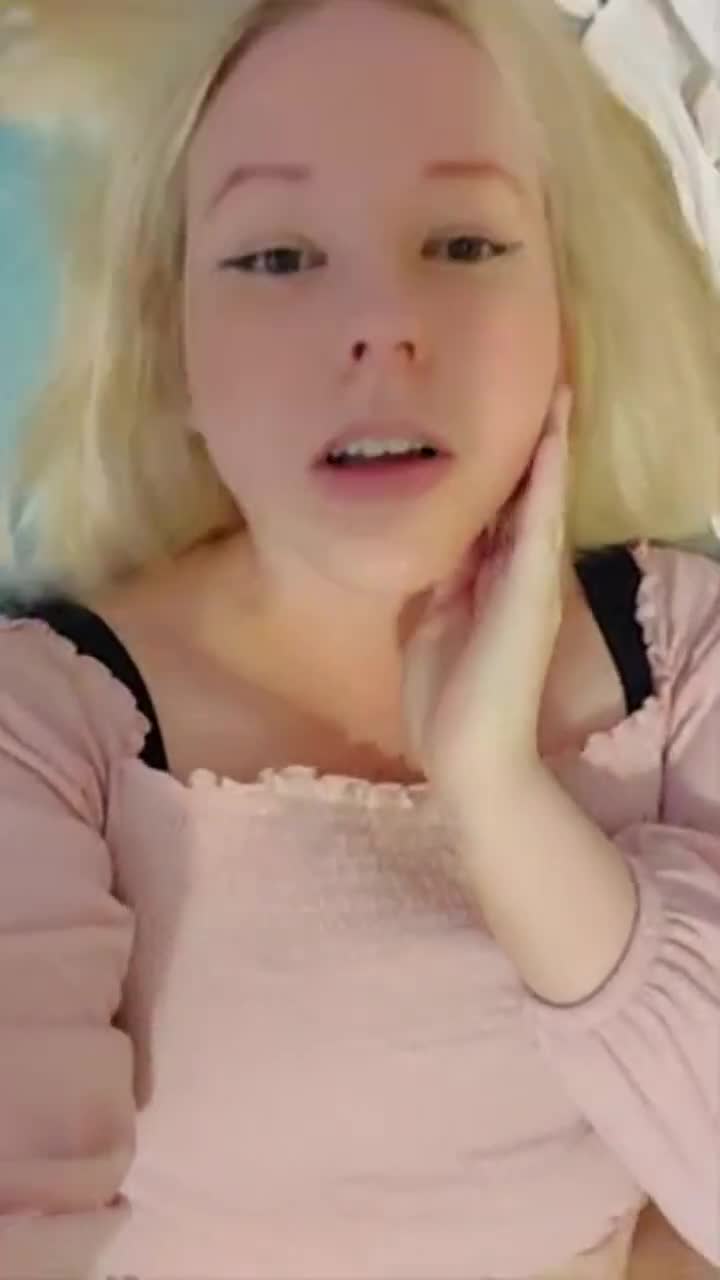 little bit horny 😋 do you like my pussy? : video clip