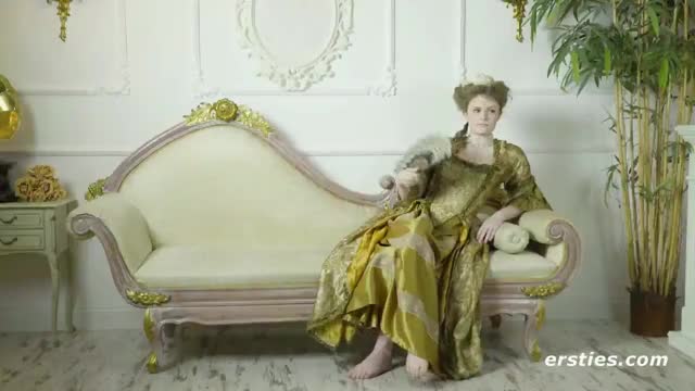 [MMMMF] The Queen : video clip
