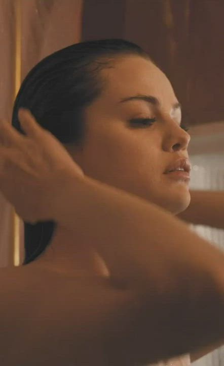 Selena Gomez shower tease in her new show : video clip