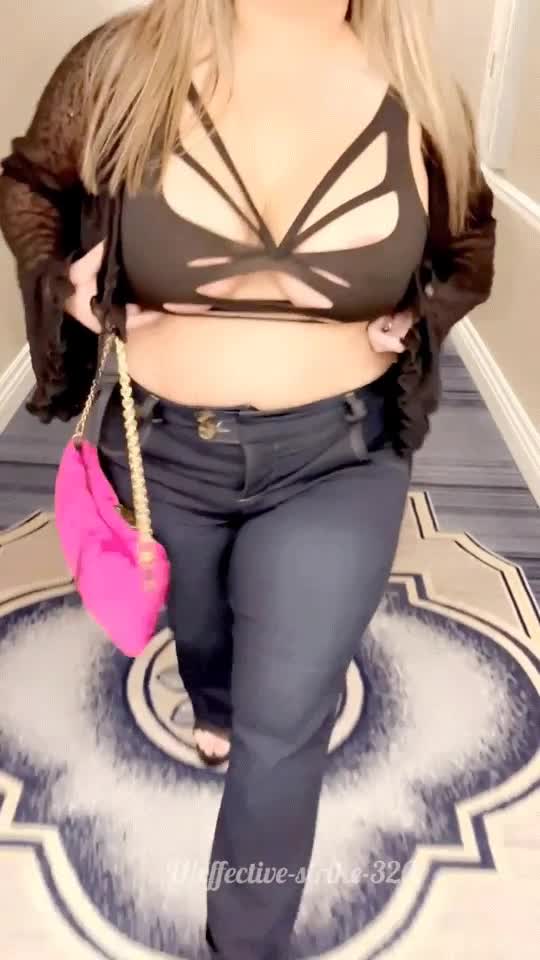 I hope this convinces you to meet me in my hotel room : video clip