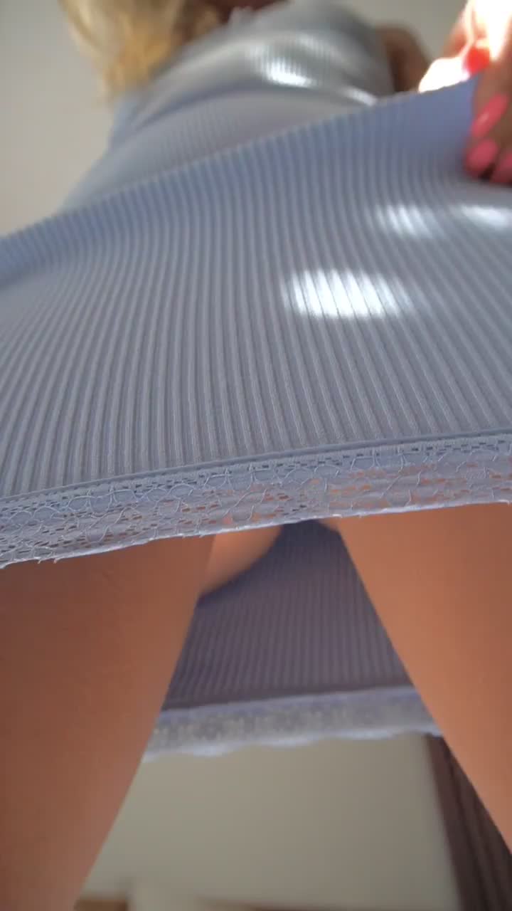 My pussy is hungry. Feed it! [OC] : video clip