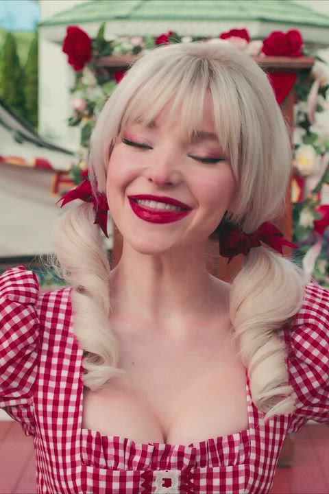 Dove Cameron in her "farmer's daughter" look is perfect for a roll in the hay : video clip