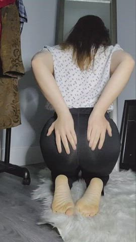 Would love to bounce my booty on you : video clip