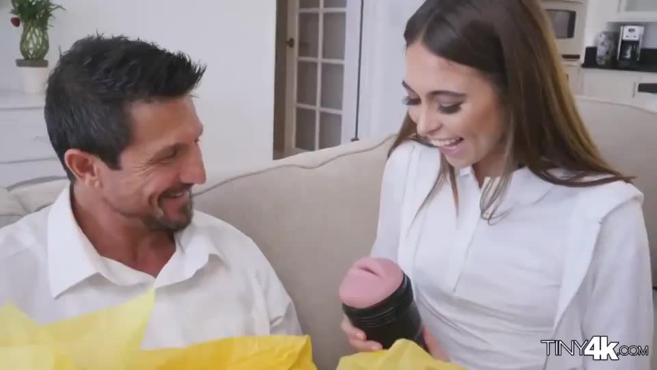 Riley Reid - Naughty Fathers Day Gift : video clip