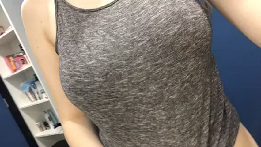 I’m only 19 but my tits are really bouncy : video clip