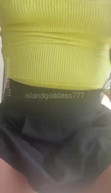 a skirt with no panties equals perfect breeding attire : video clip