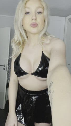 blonde girl having sexy body : video clip