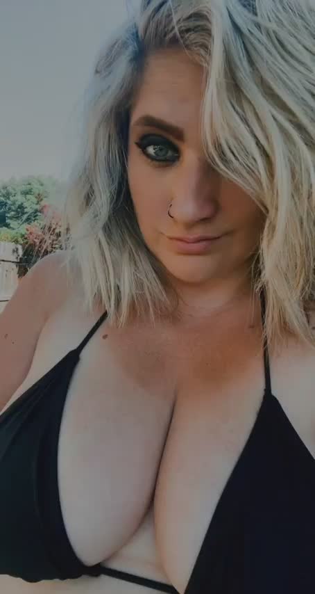 Thought this Titty Tuesday deserved a video. Hope you enjoy [oc] : video clip