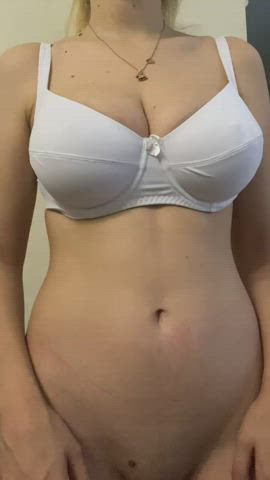 My big tits are tight in a bra : video clip