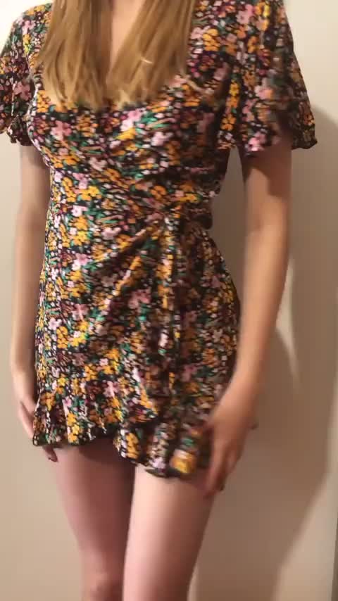 I love sundresses cause i can flash strangers at the beach for fun : video clip