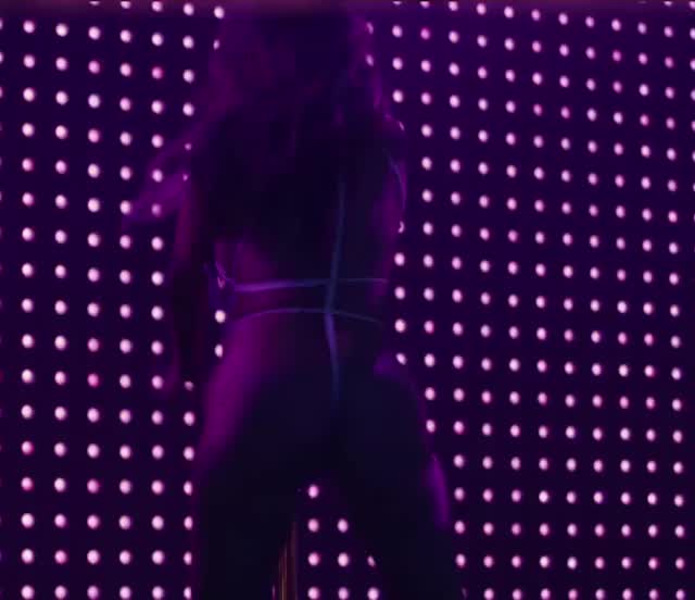 Jennifer Lopez - The 52 yo Ball drainer : video clip
