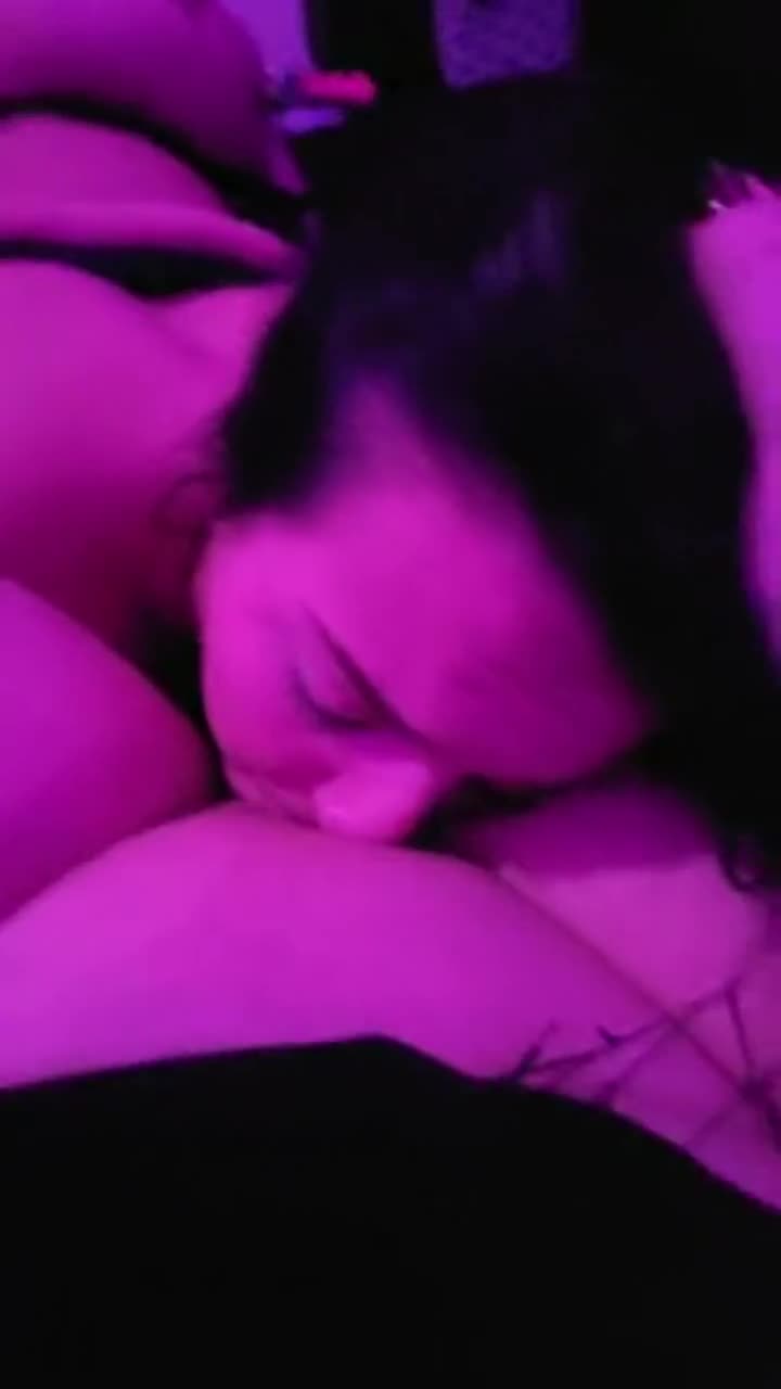 Wife loves to film me fucking her friends into her pussy : video clip