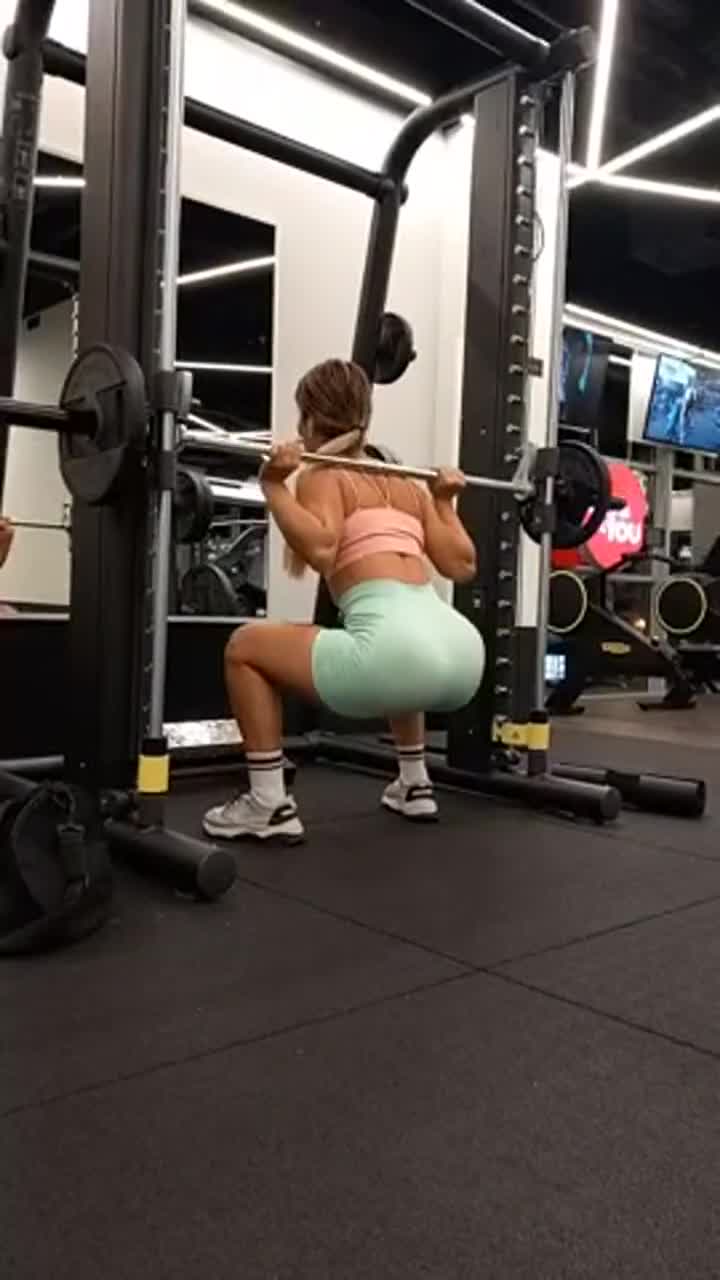 I would not mind if you were staring at my booty the whole time 🤭 : video clip