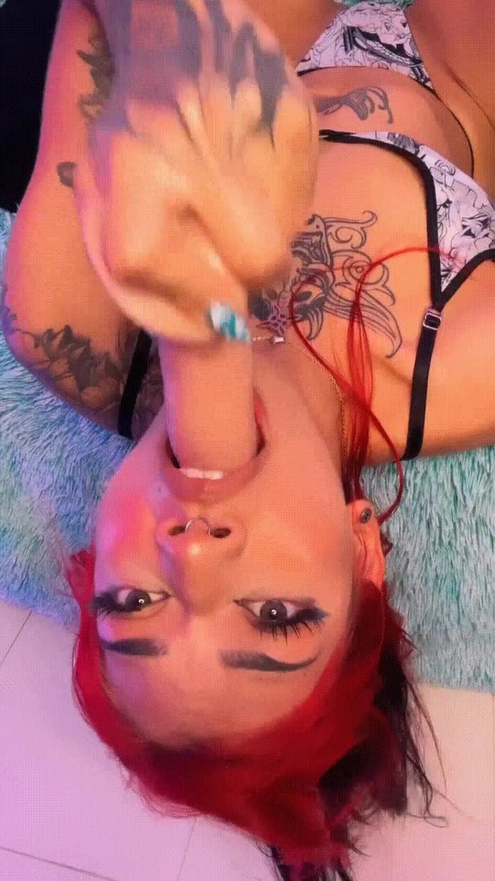 I would like to suck a redditor's big fat cock : video clip