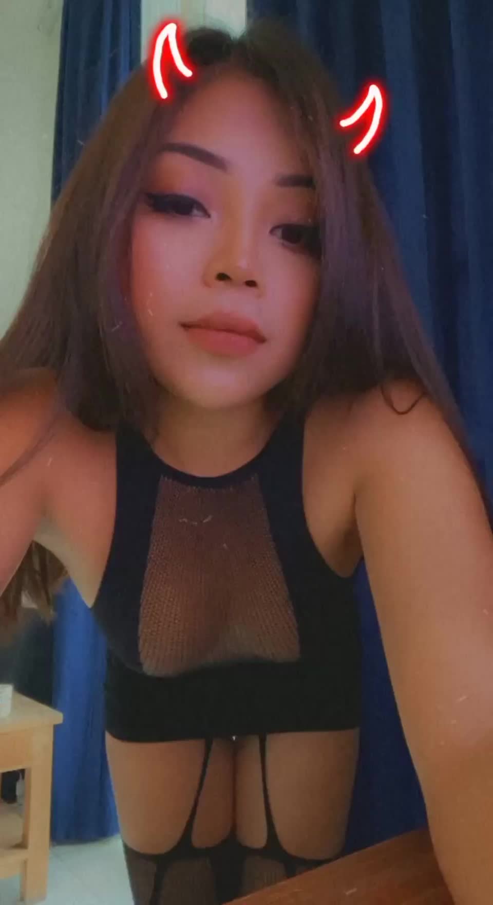 Innocent face but this slut will slobber all over your cock 😏 : video clip