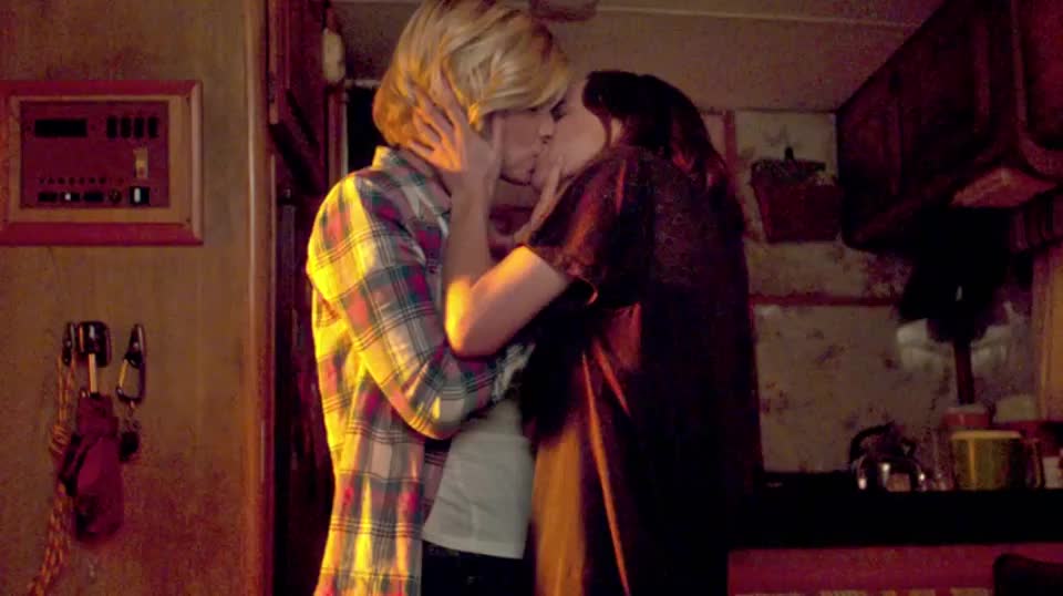 Kate Mara and Elliot Page : video clip