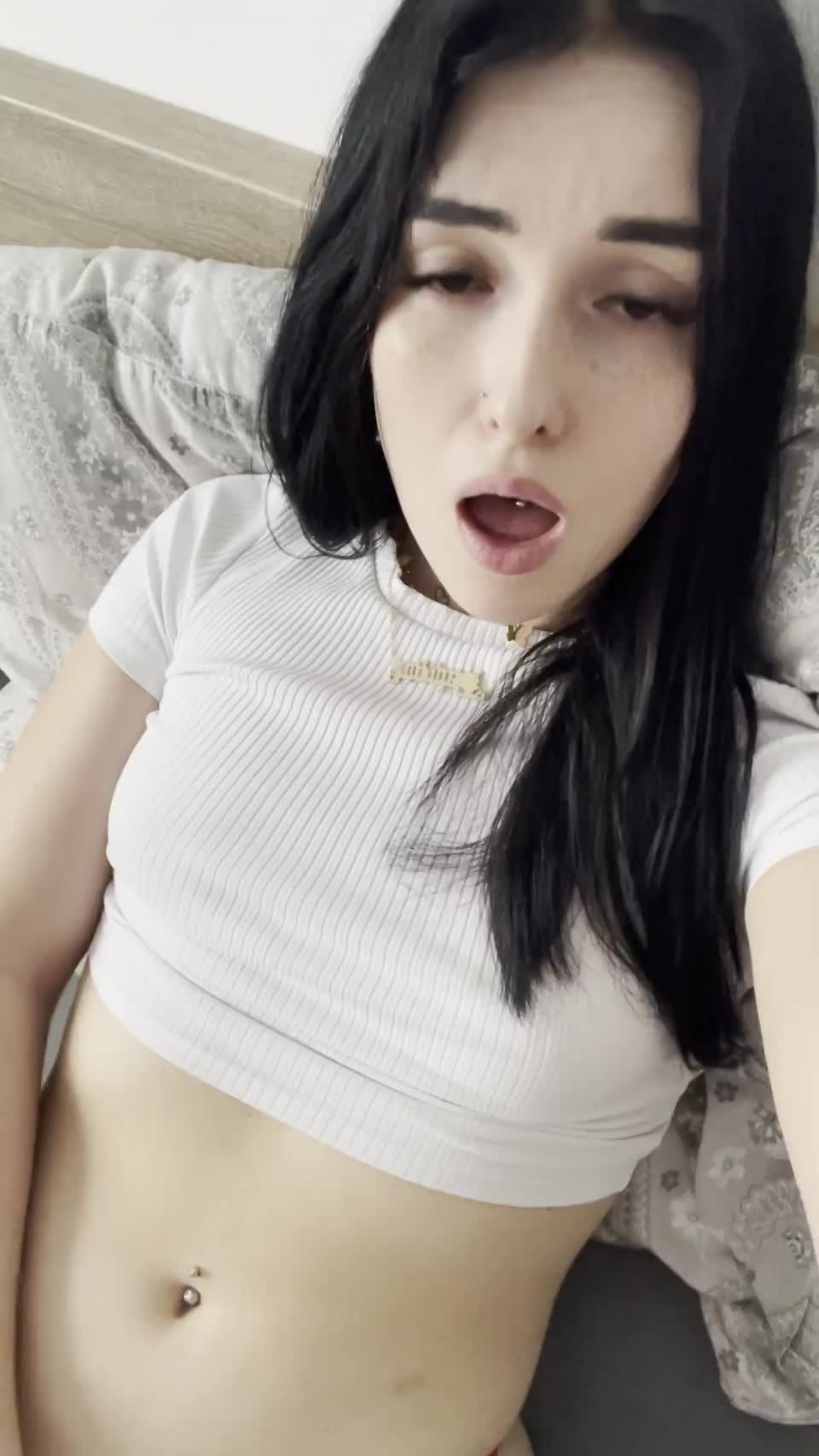 Im so horny and lonely right now, you can't even imagine how wet and tight my virgin pussy is : video clip