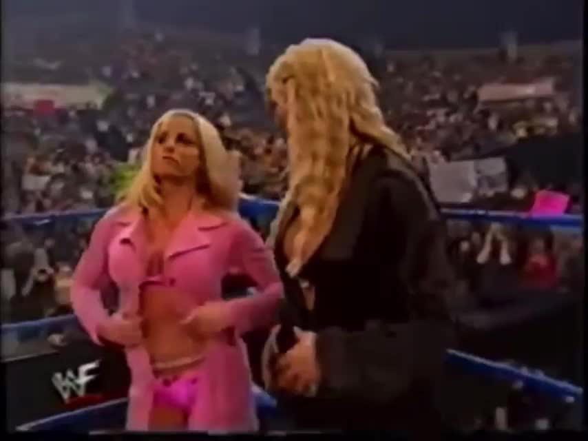 Trish Stratus and Torrie Wilson : video clip