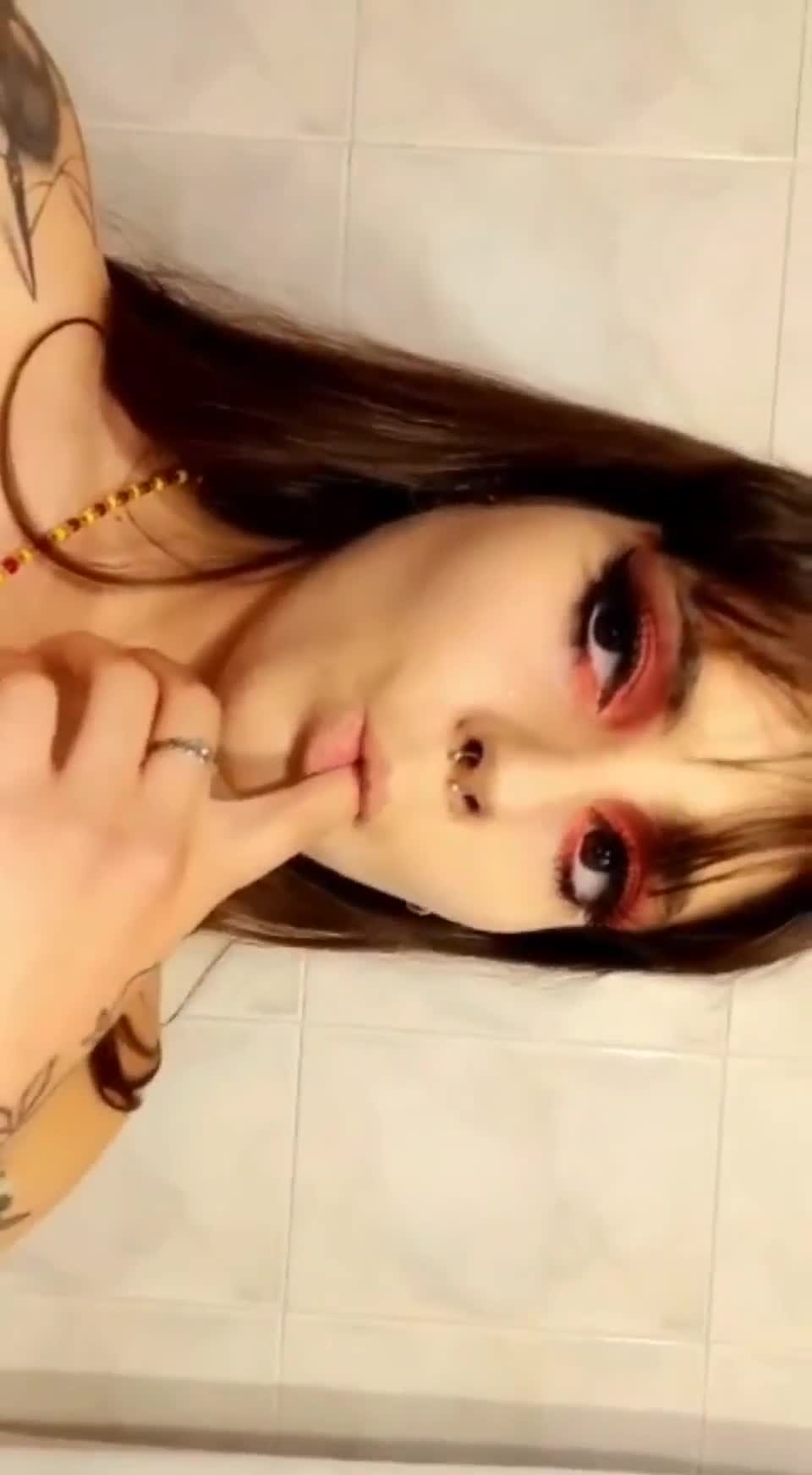 I just want to feel your hands all over my body ;) : video clip
